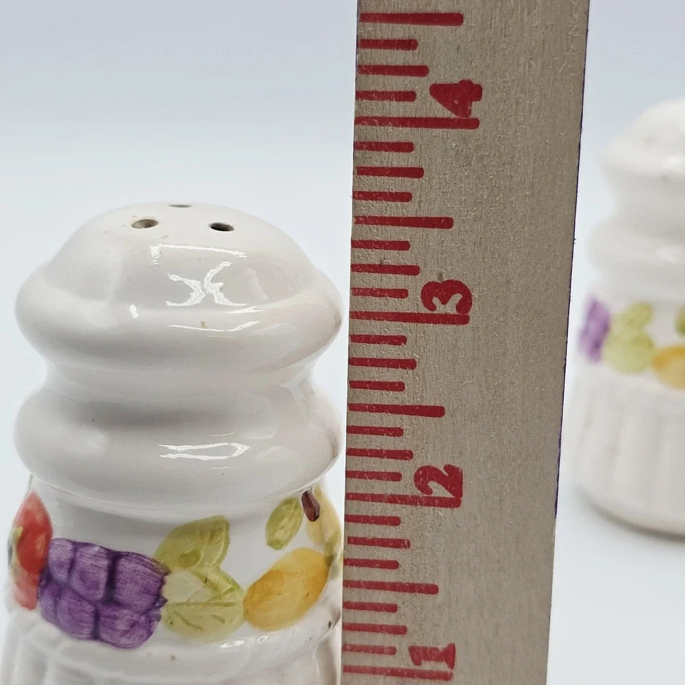 Vtg Ceramic‎ Fruit Basket Salt & Pepper Shakers Small White Handpainted Set Of 2
